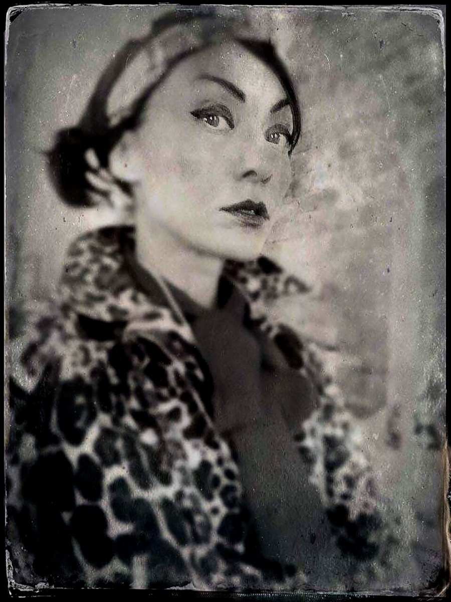Vava Venezia Miss Selfie Self Portraits