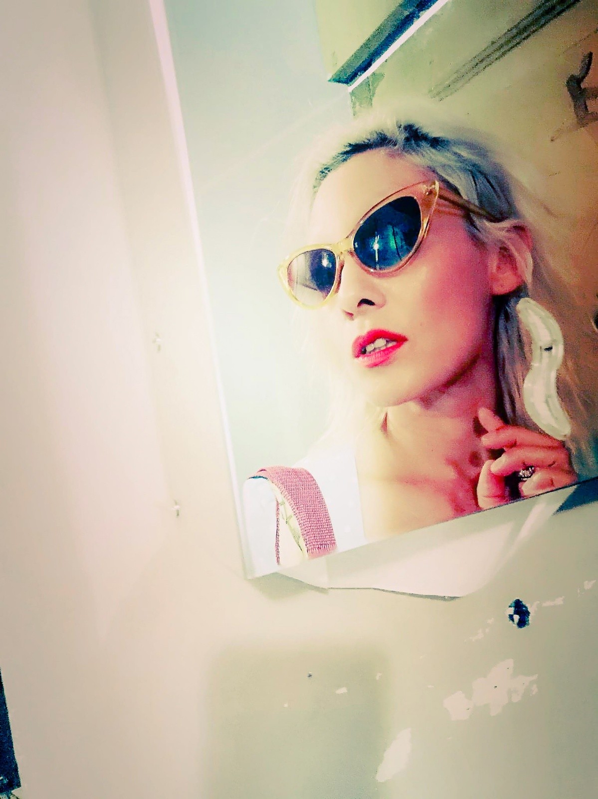 Vava Venezia Miss Selfie Self Portraits