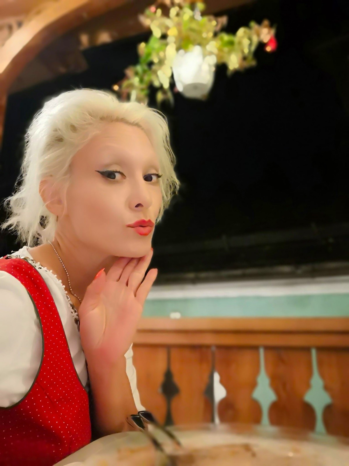 Vava Venezia Miss Selfie Self Portraits
