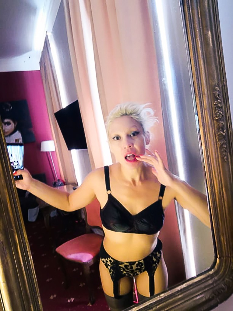 Vava Venezia Miss Selfie Self Portraits