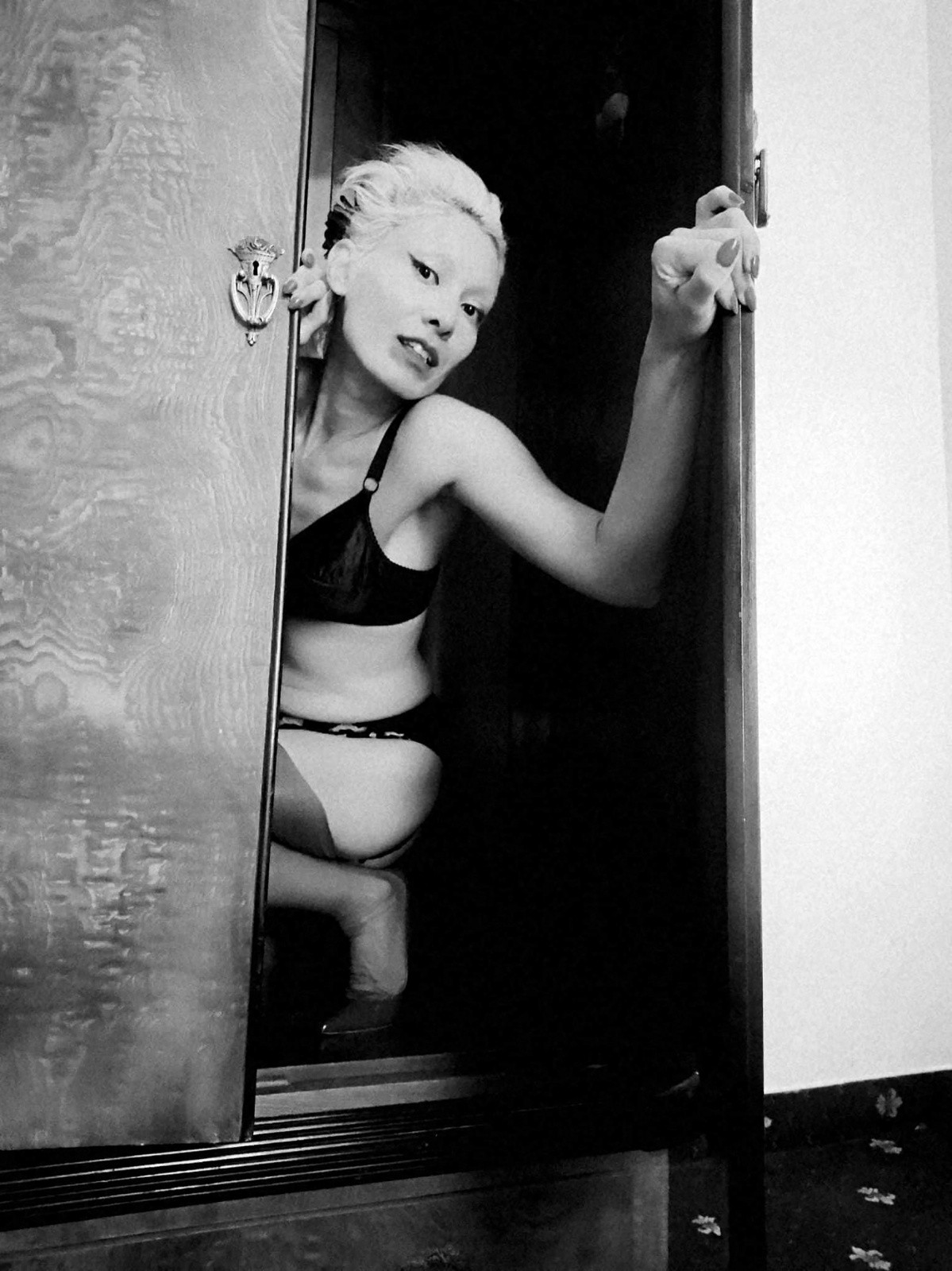 Vava Venezia Miss Selfie Self Portraits