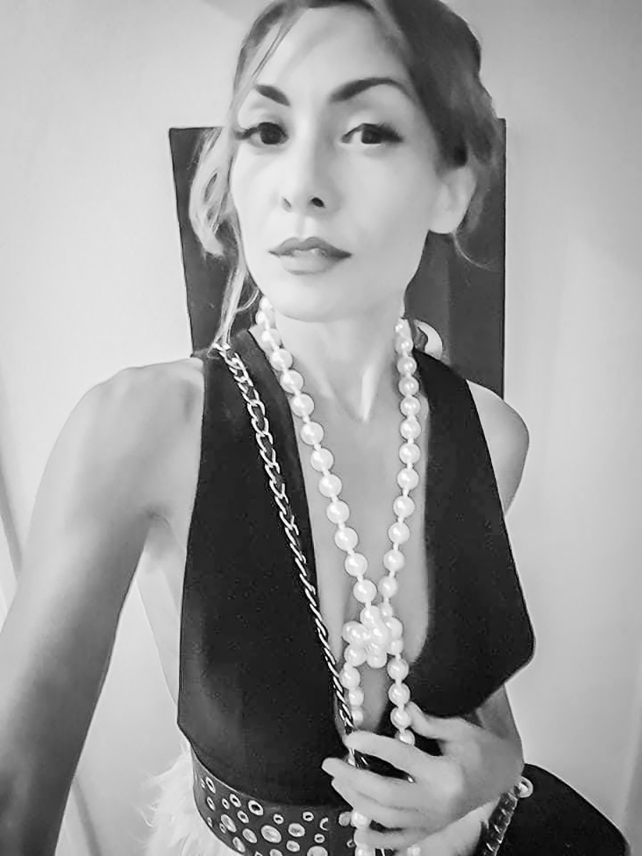 Vava Venezia Miss Selfie Self Portraits