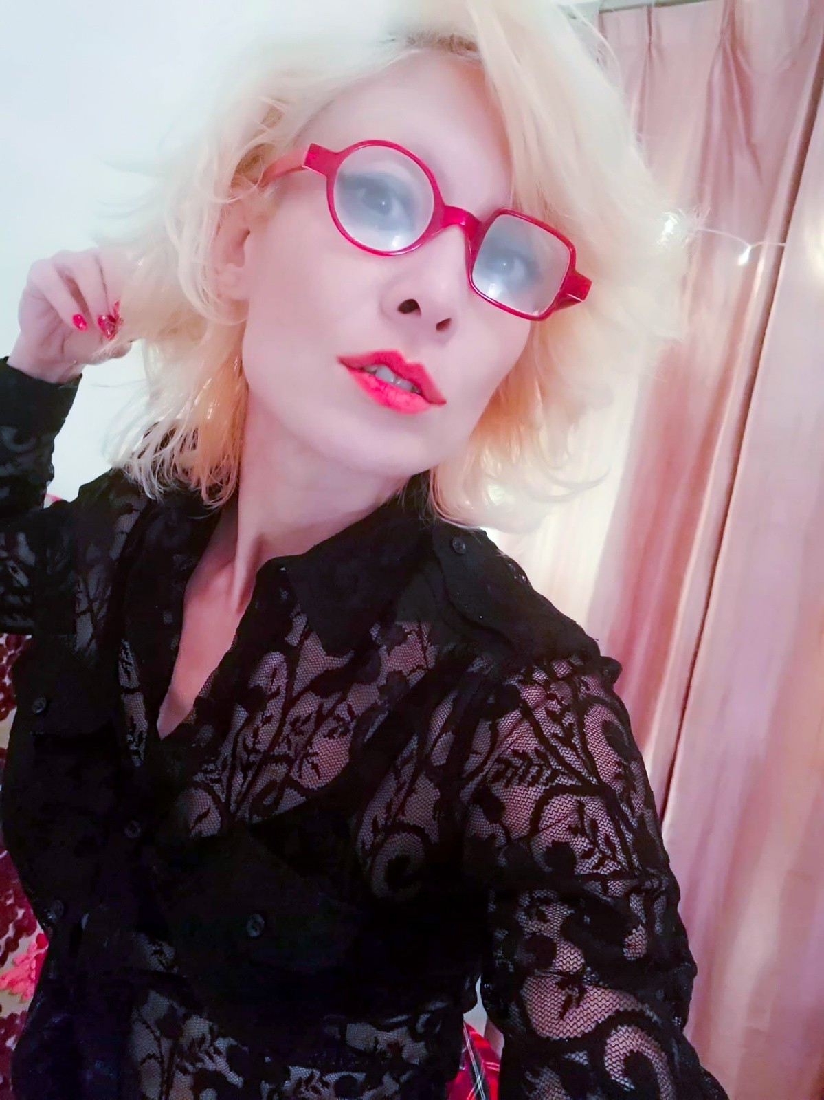 Vava Venezia Miss Selfie Self Portraits