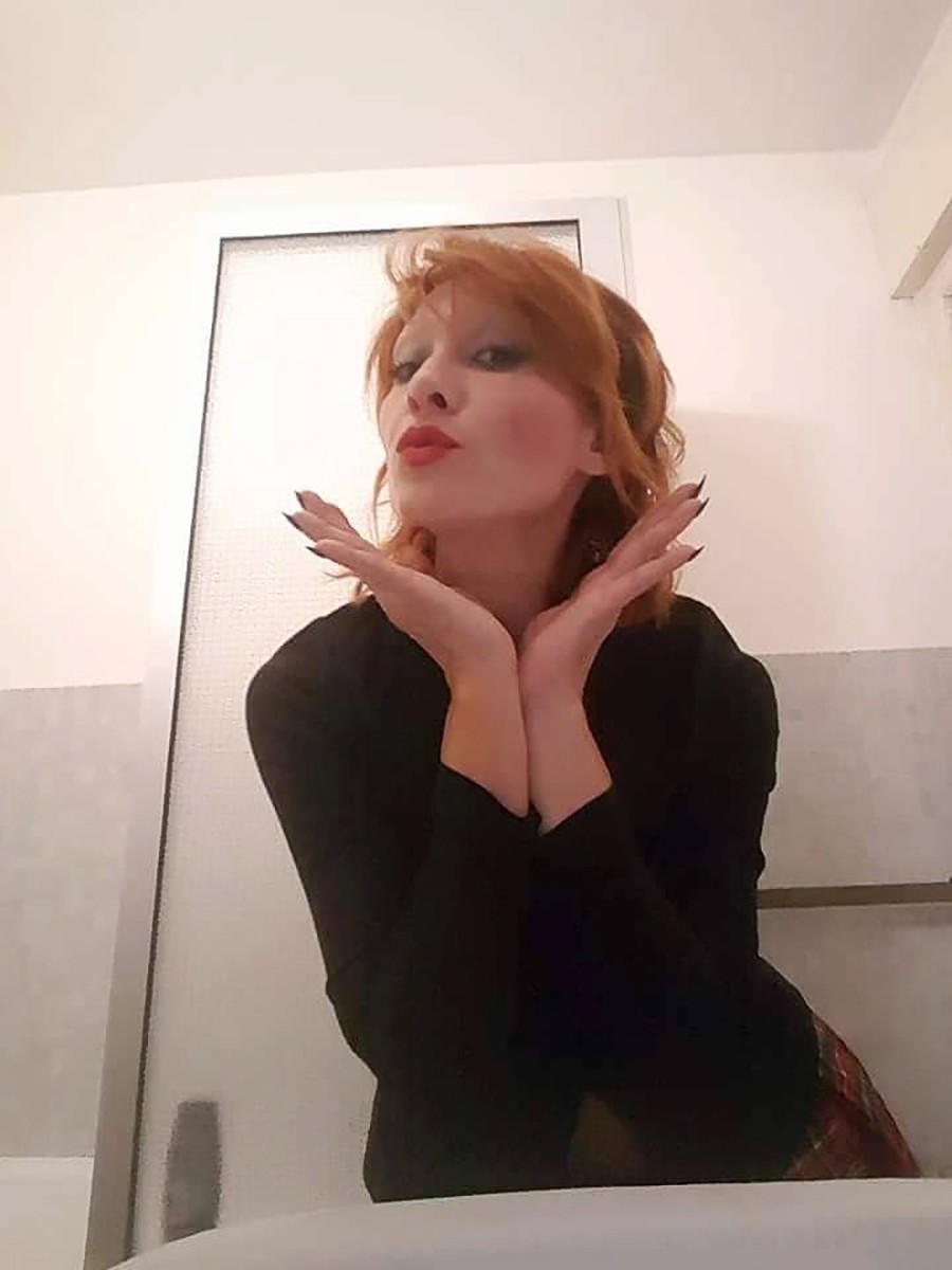 Vava Venezia Miss Selfie Self Portraits