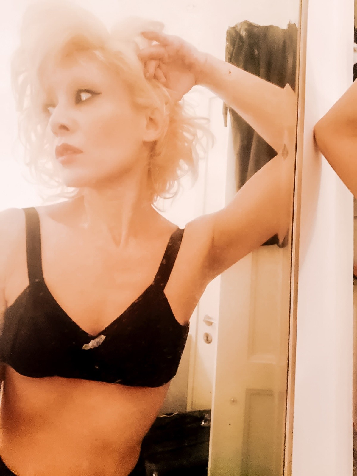 Vava Venezia Miss Selfie Self Portraits