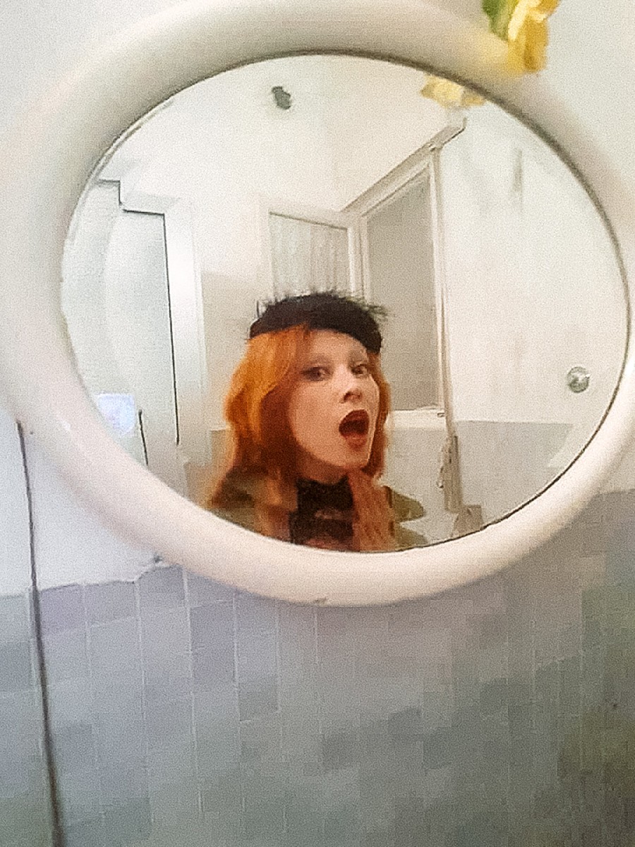 Vava Venezia Miss Selfie Self Portraits