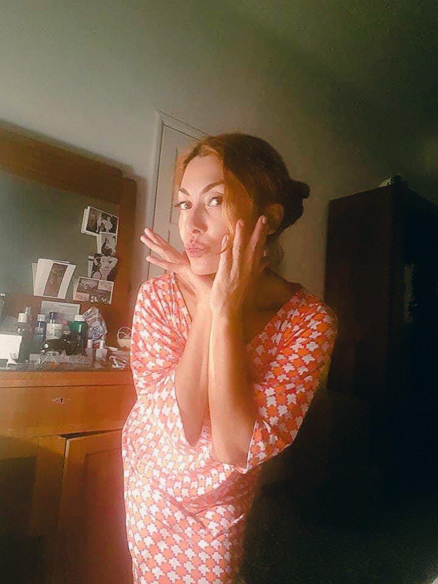 Vava Venezia Miss Selfie Self Portraits