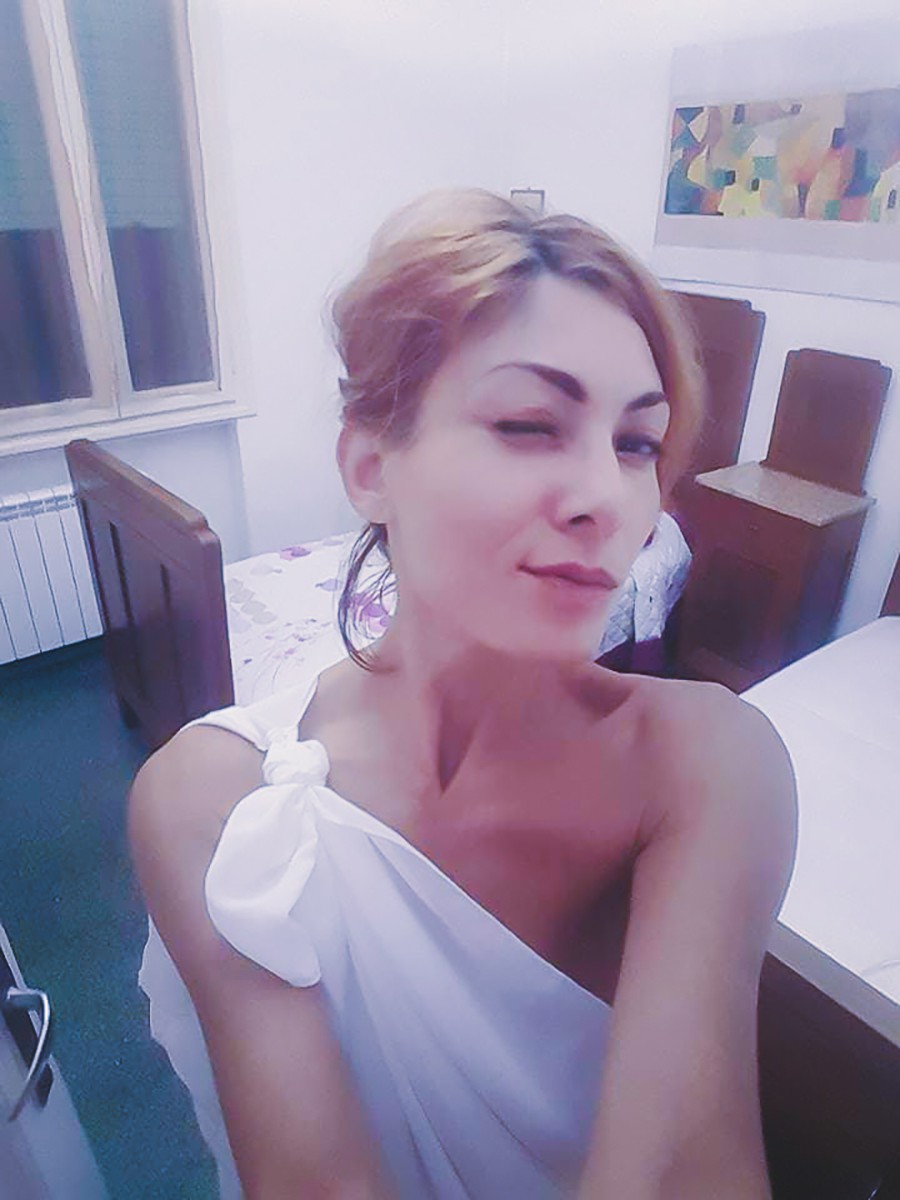 Vava Venezia Miss Selfie Self Portraits