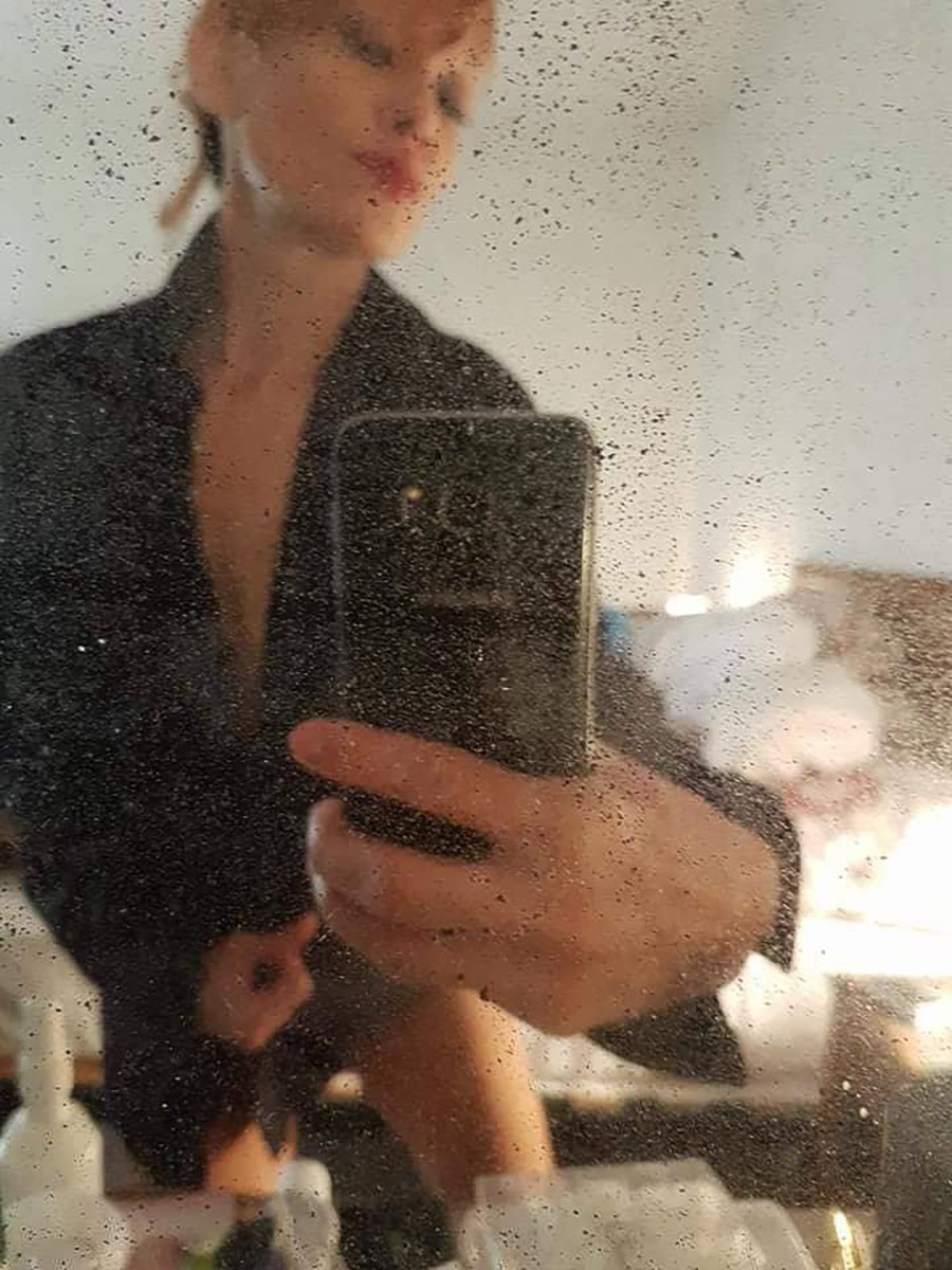 Vava Venezia Miss Selfie Self Portraits