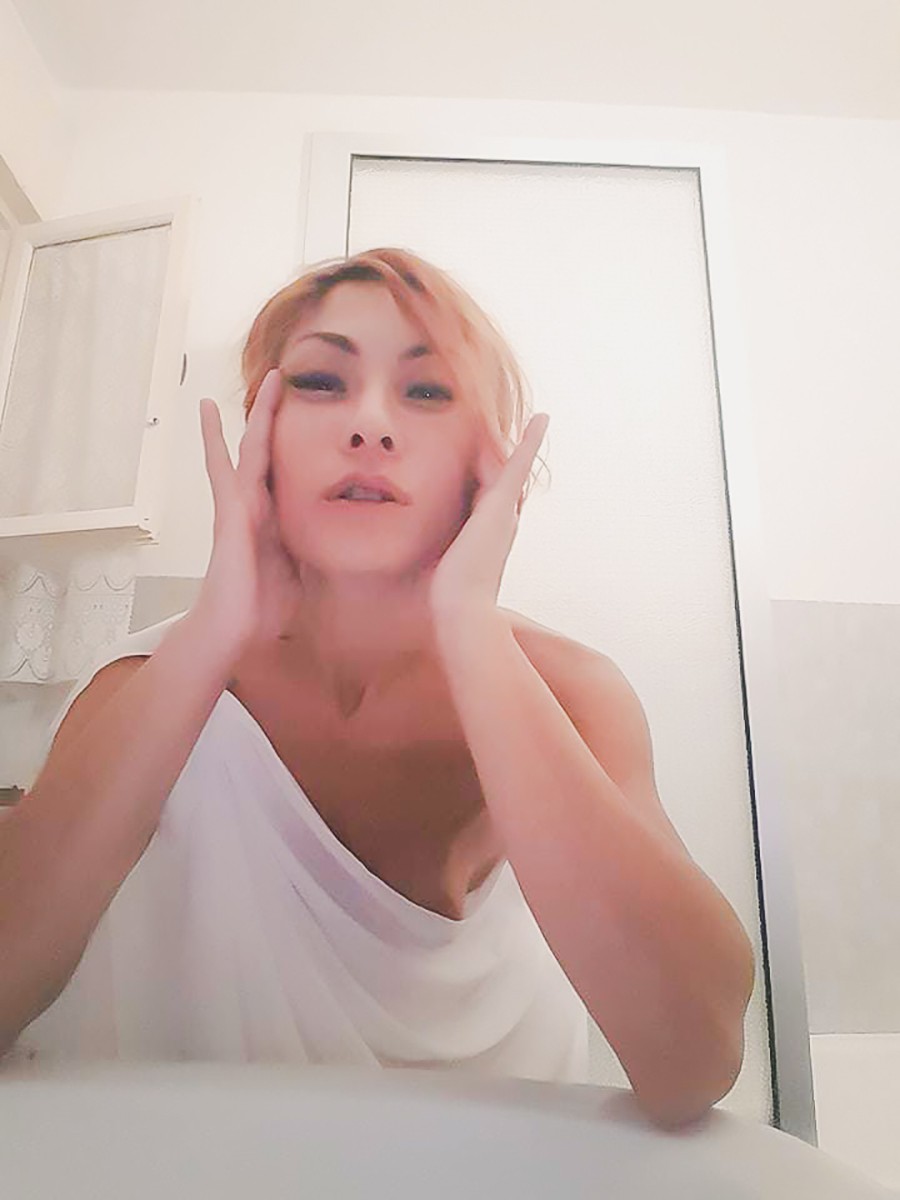 Vava Venezia Miss Selfie Self Portraits