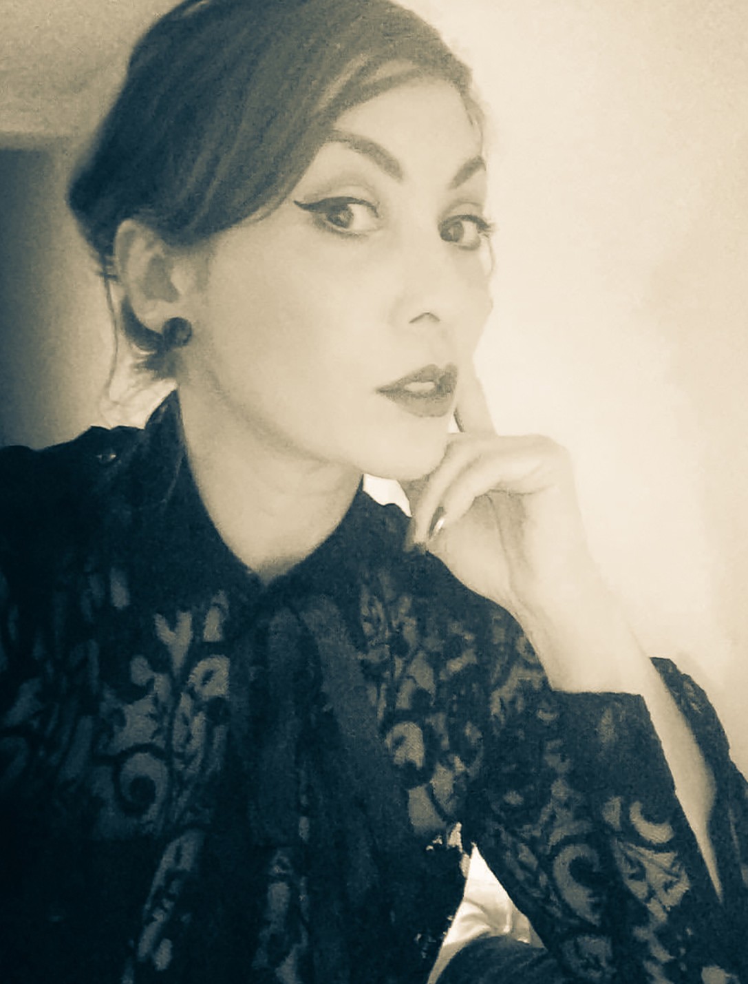 Vava Venezia Miss Selfie Self Portraits