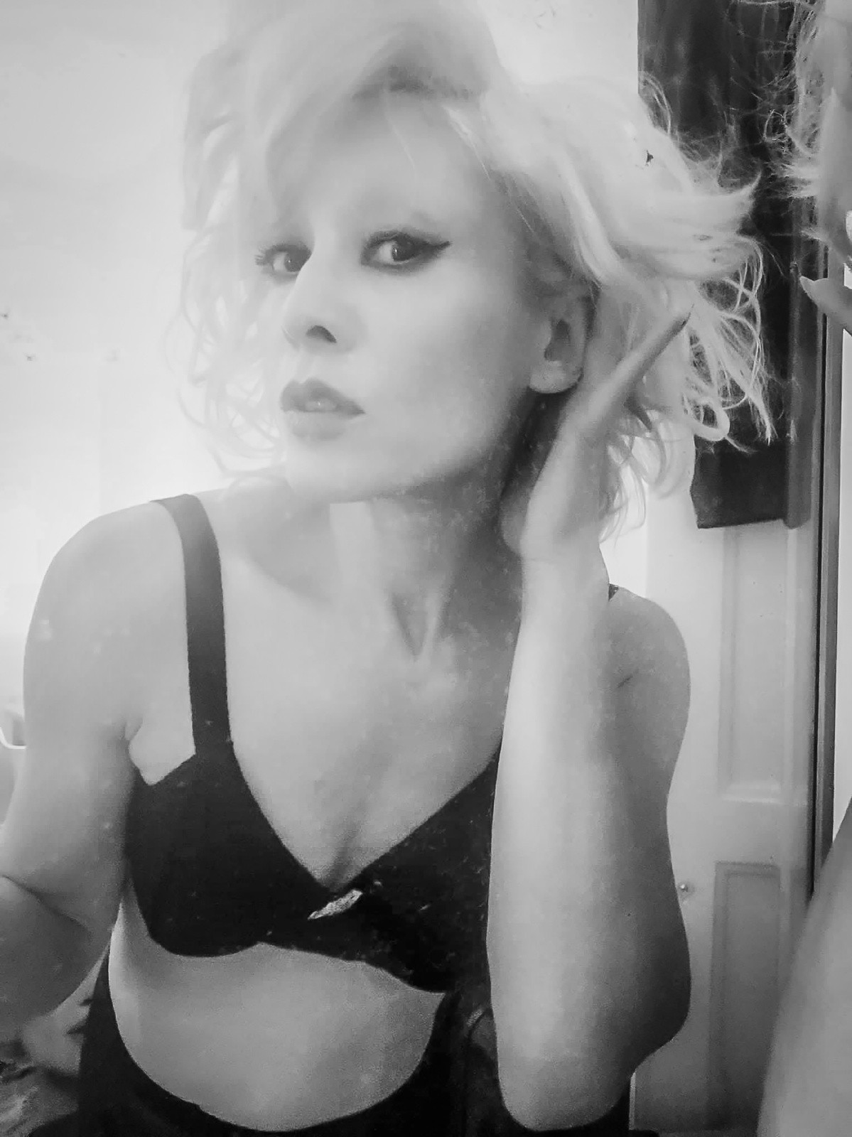 Vava Venezia Miss Selfie Self Portraits
