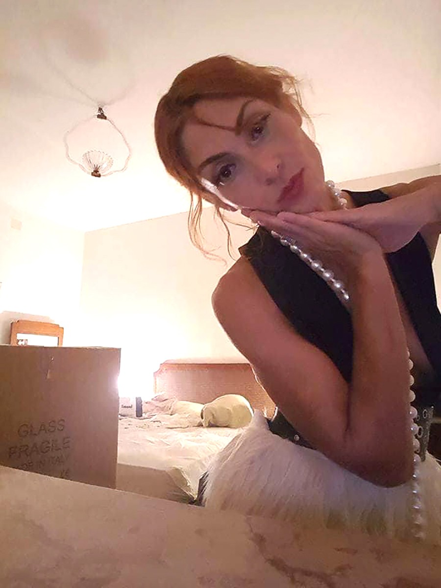 Vava Venezia Miss Selfie Self Portraits