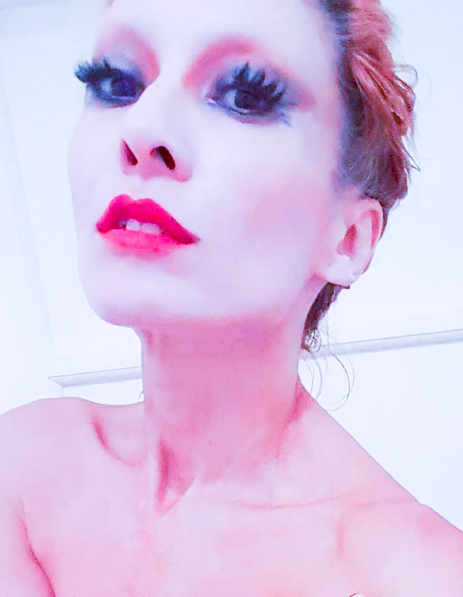Vava Venezia Miss Selfie Self Portraits