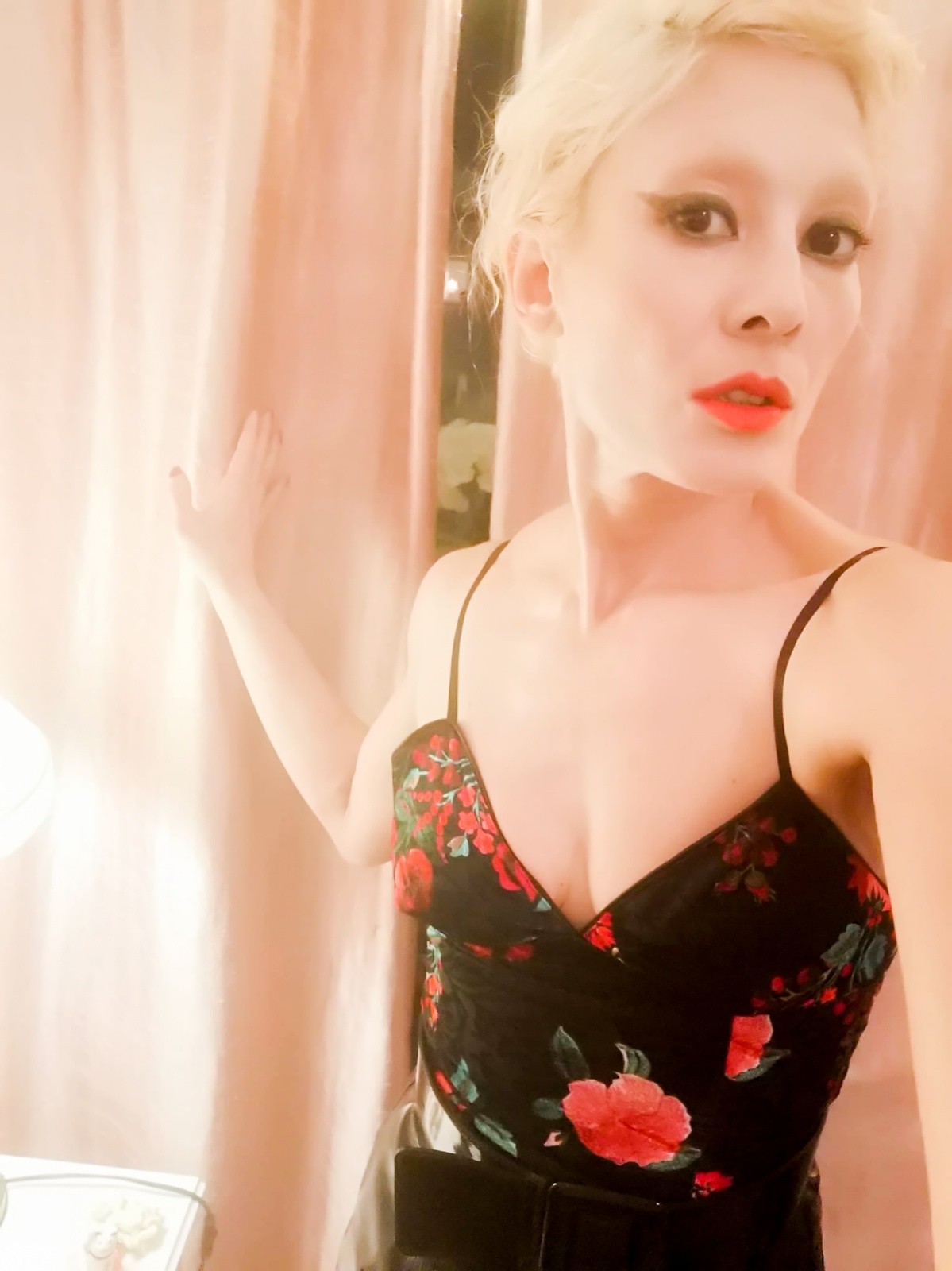 Vava Venezia Miss Selfie Self Portraits