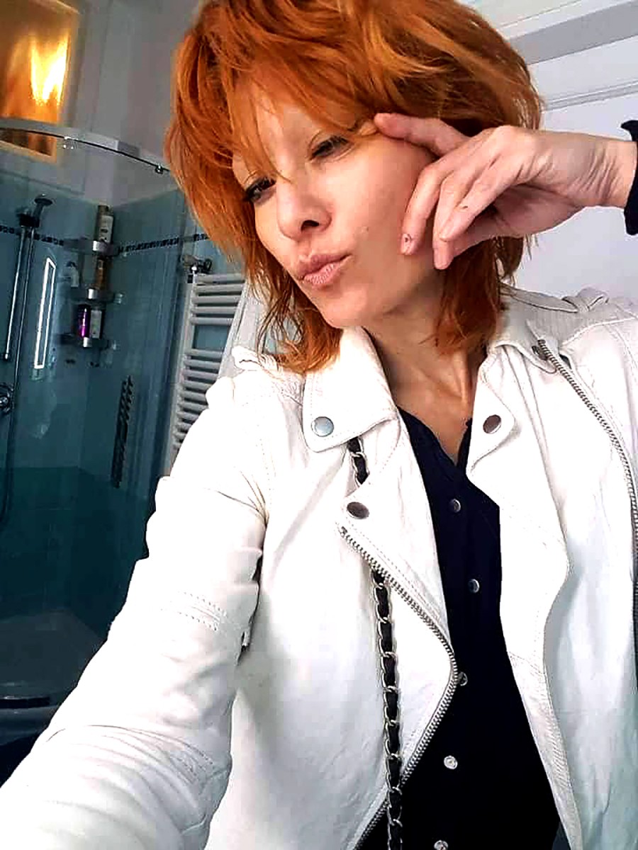 Vava Venezia Miss Selfie Self Portraits