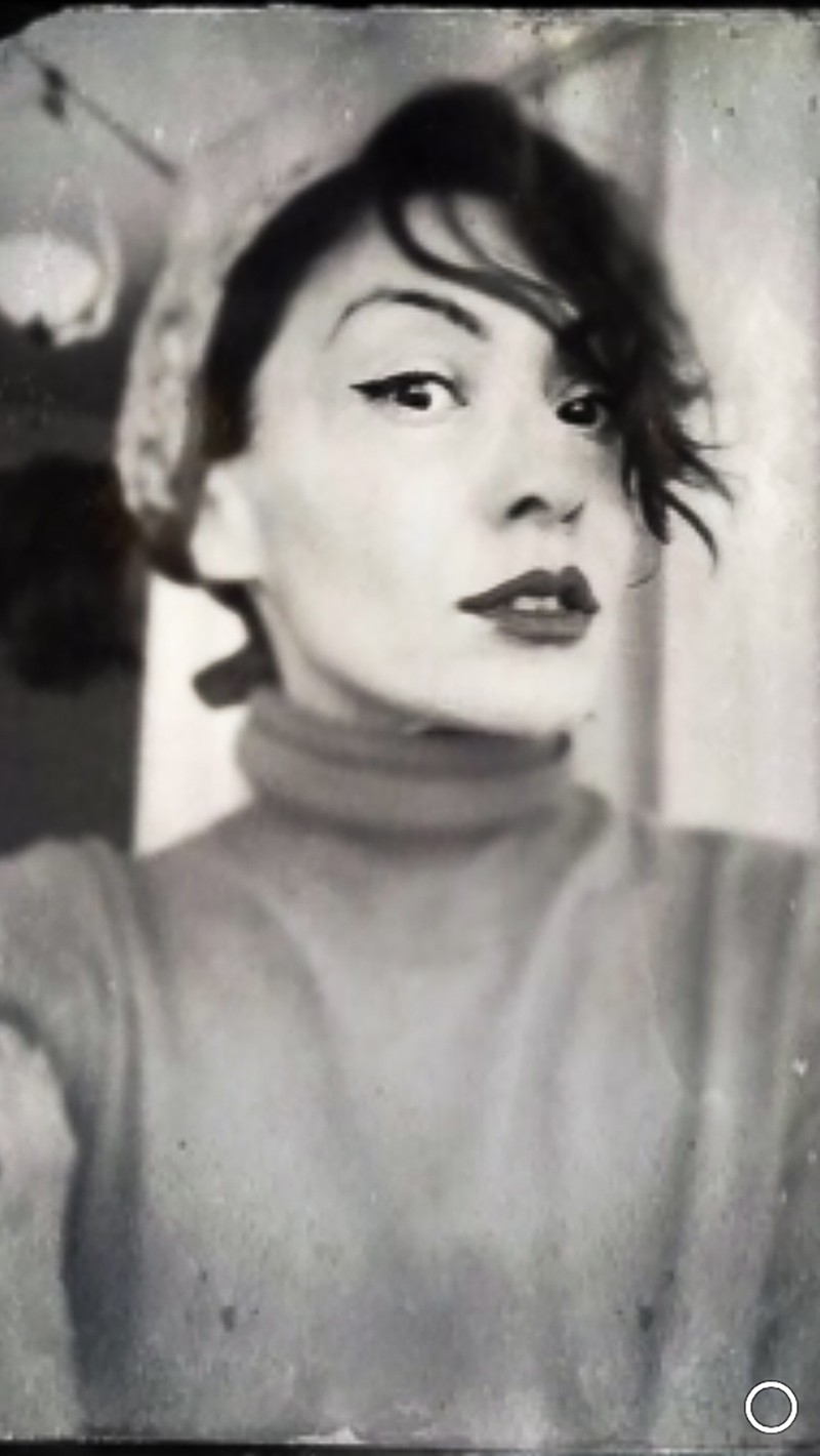 Vava Venezia Miss Selfie Self Portraits
