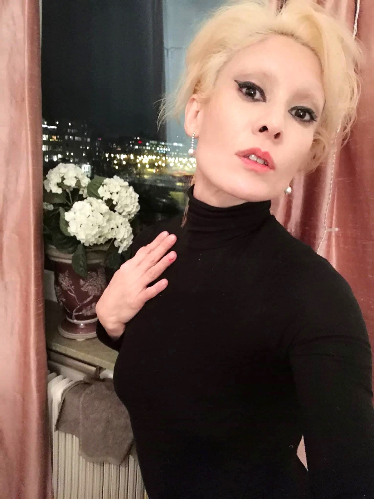 Vava Venezia Miss Selfie Self Portraits
