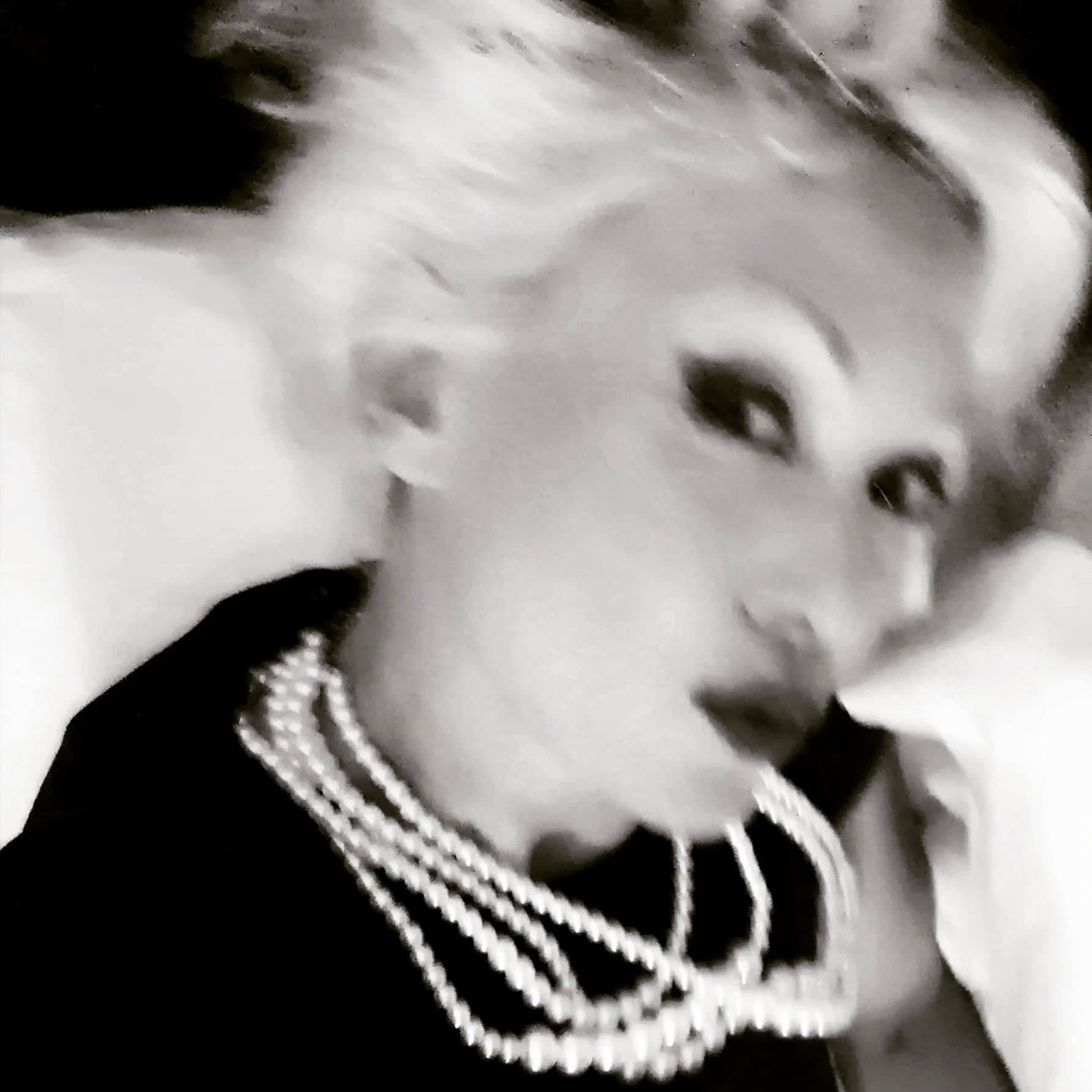 Vava Venezia Miss Selfie Self Portraits