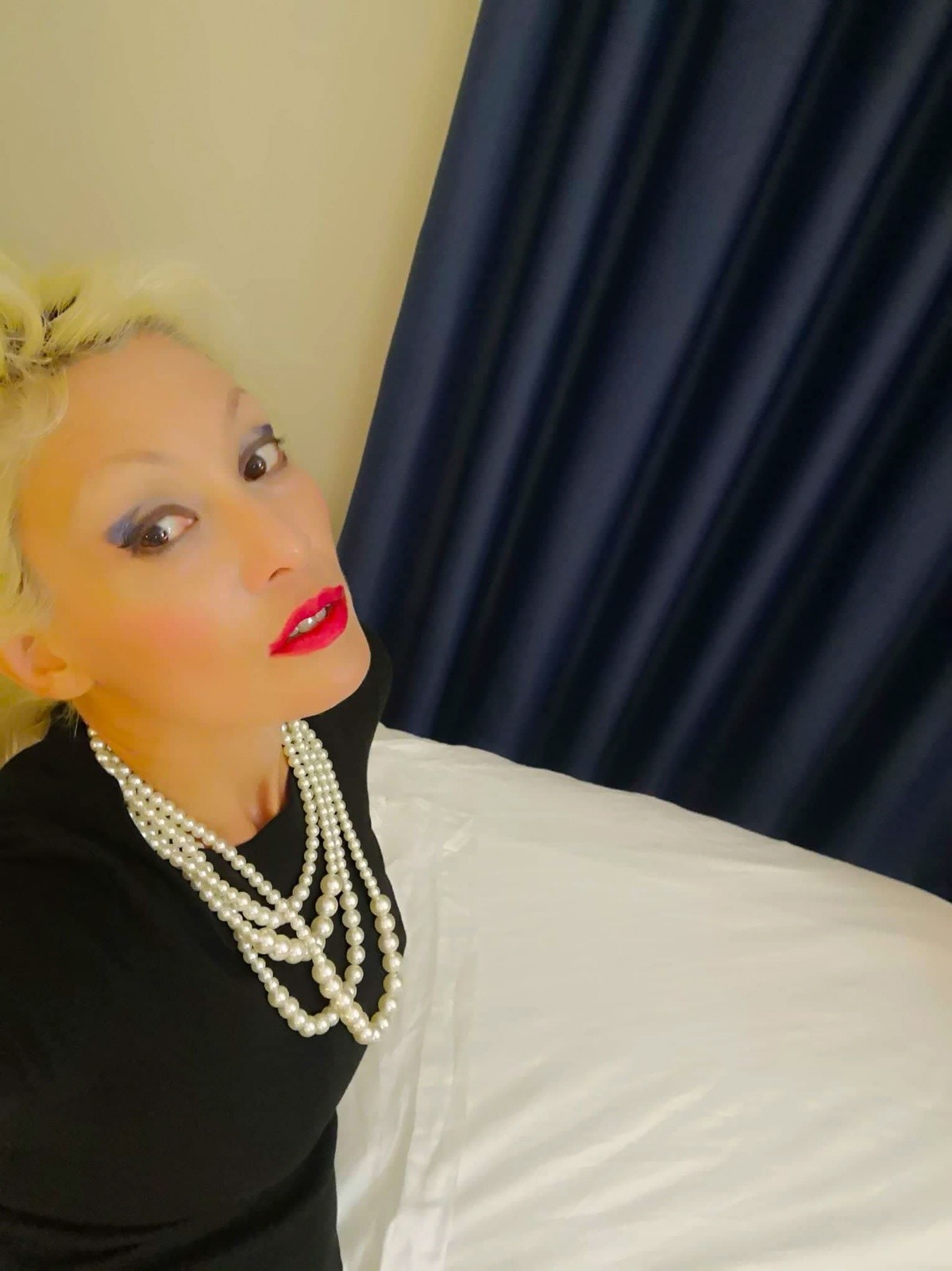 Vava Venezia Miss Selfie Self Portraits