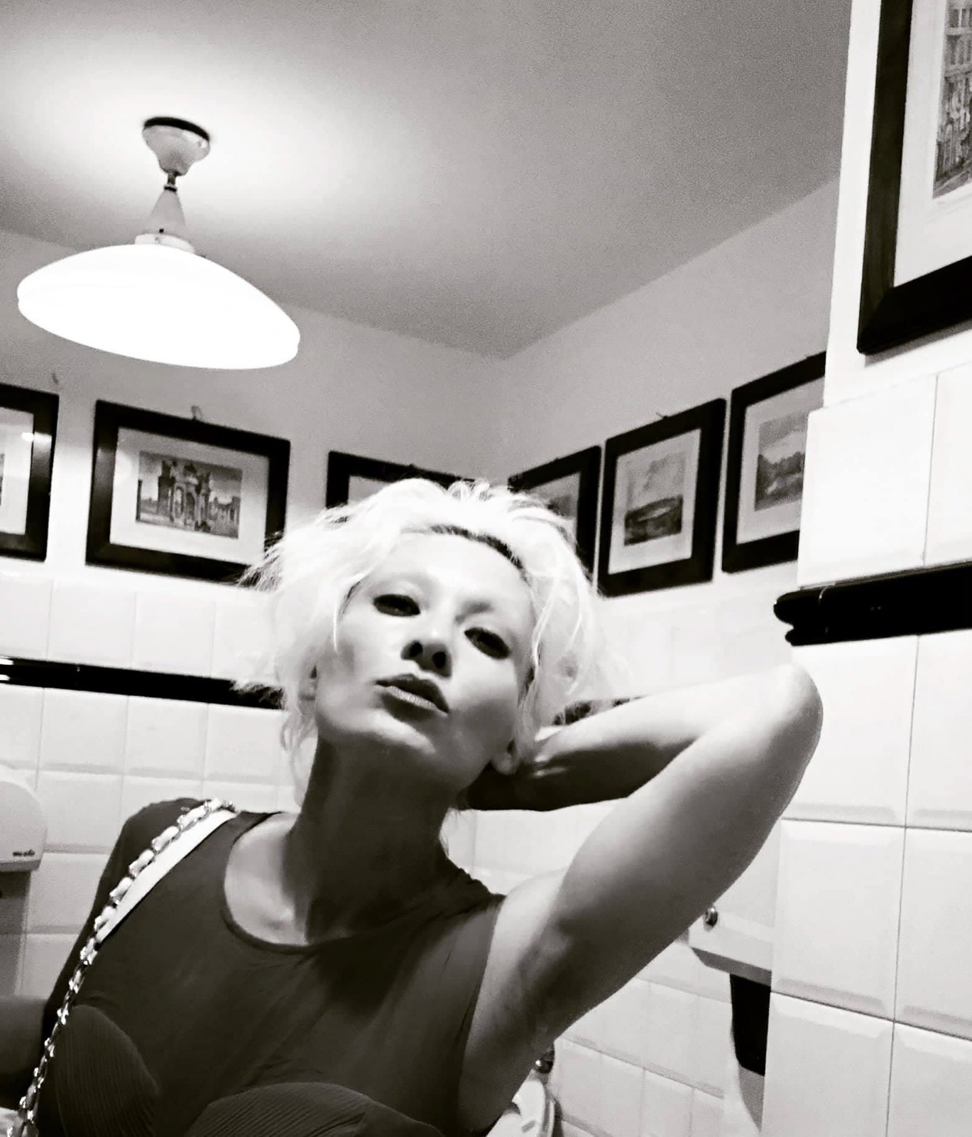 Vava Venezia Miss Selfie Self Portraits