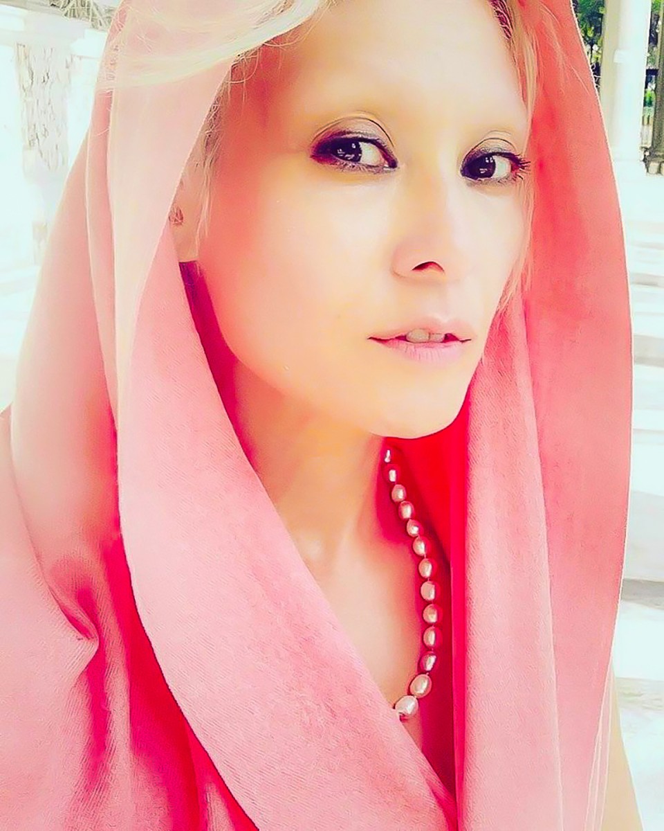 Vava Venezia Miss Selfie Self Portraits