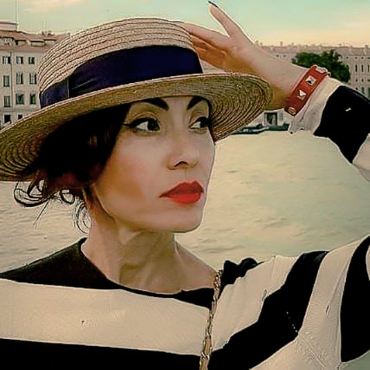 Vava Venezia Miss Selfie Self Portraits