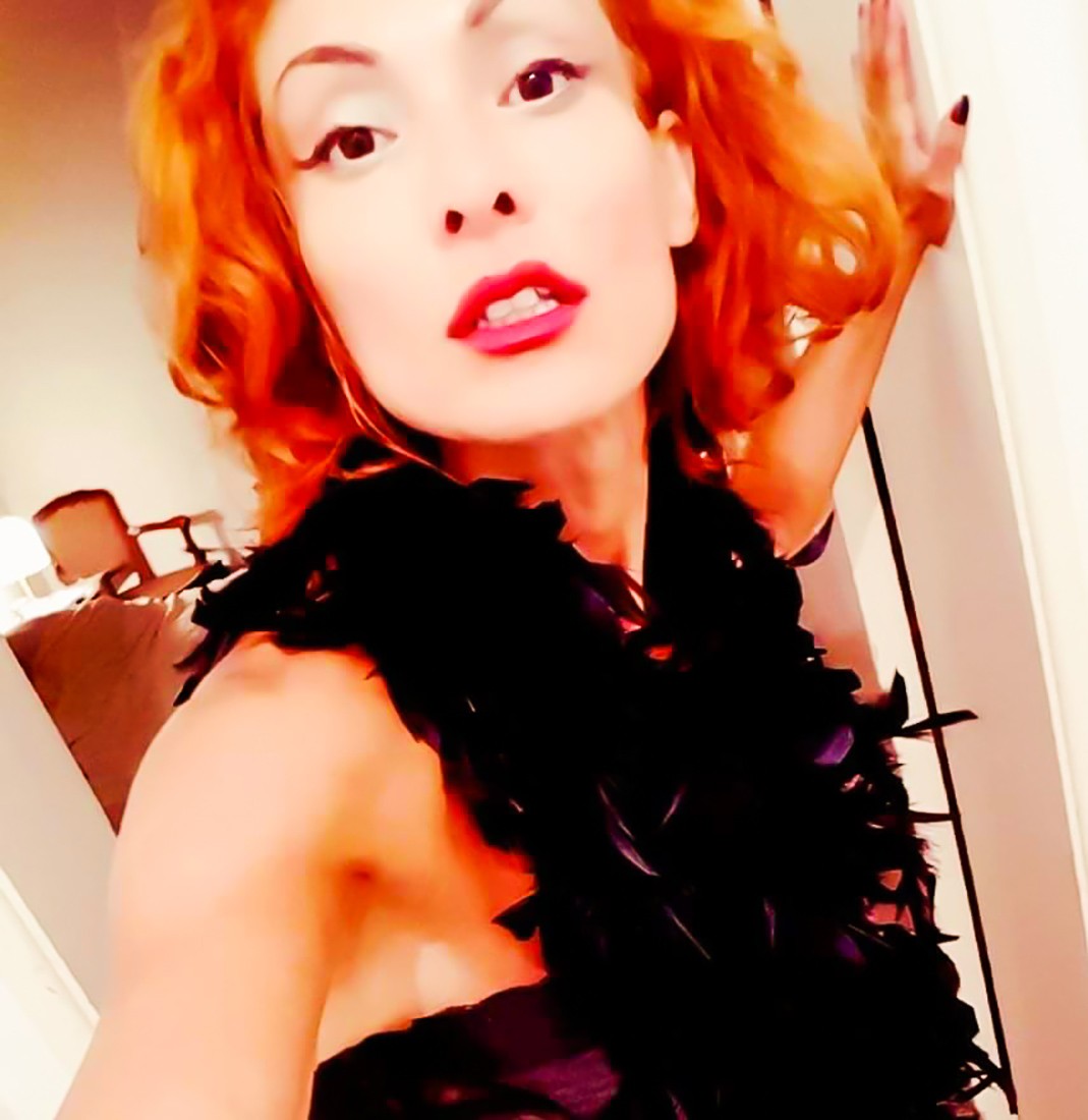 Vava Venezia Miss Selfie Self Portraits