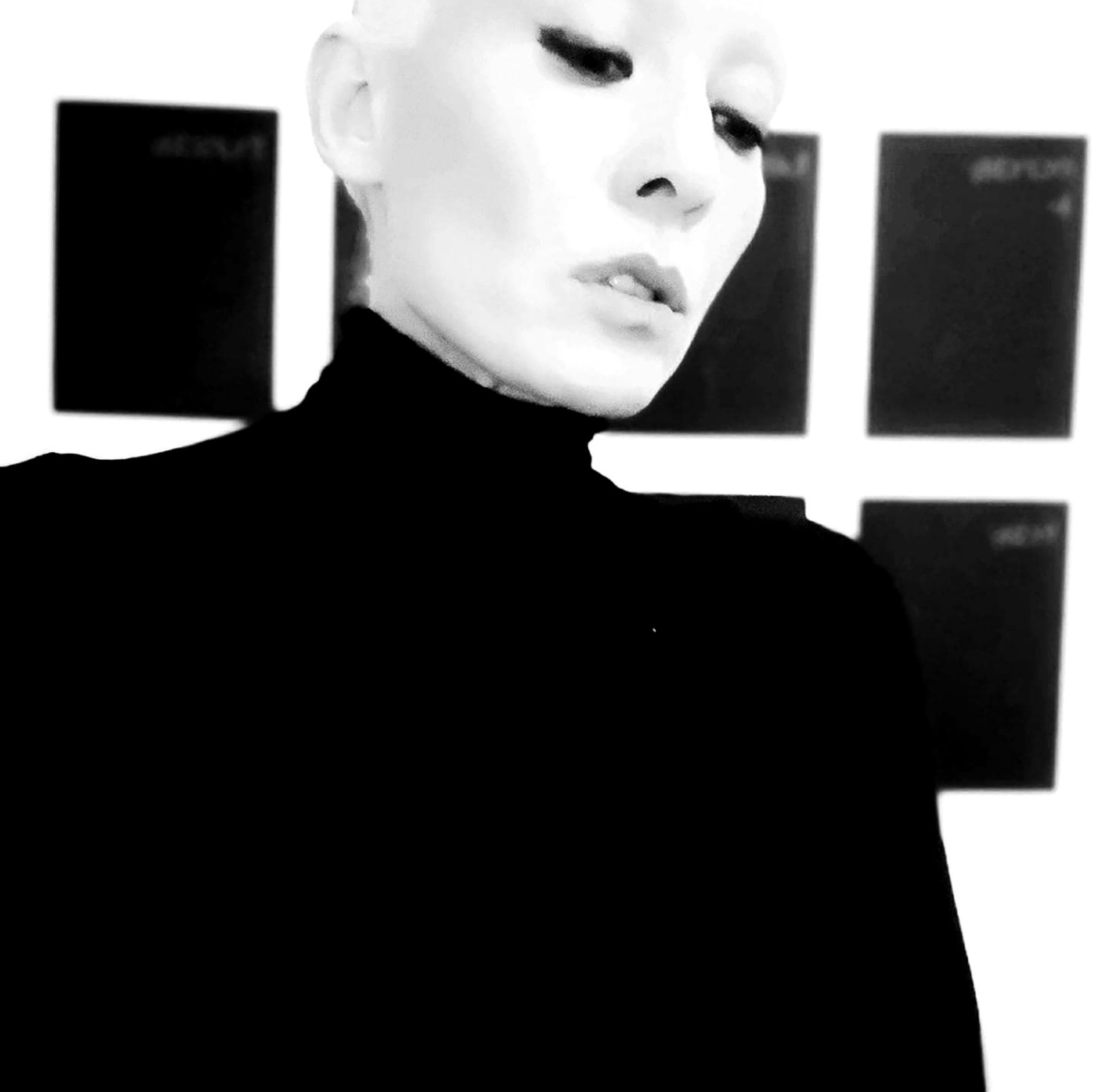 Vava Venezia Miss Selfie Self Portraits