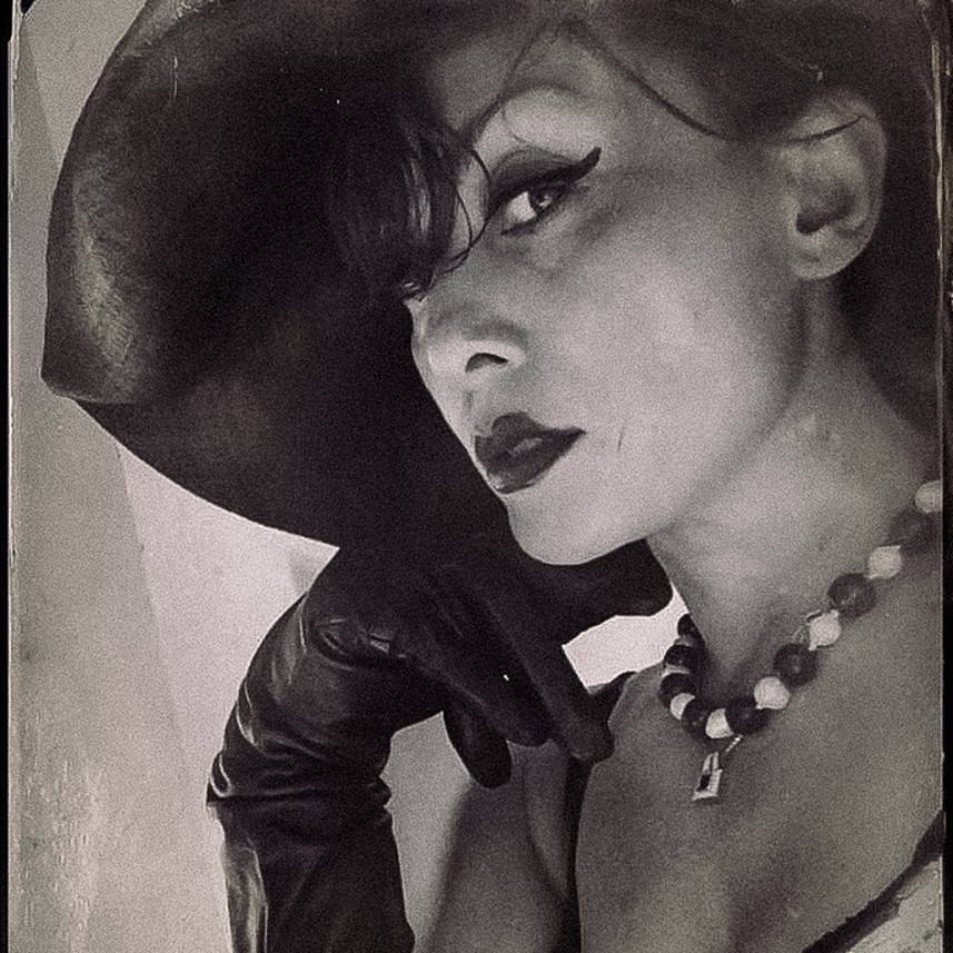 Vava Venezia Miss Selfie Self Portraits