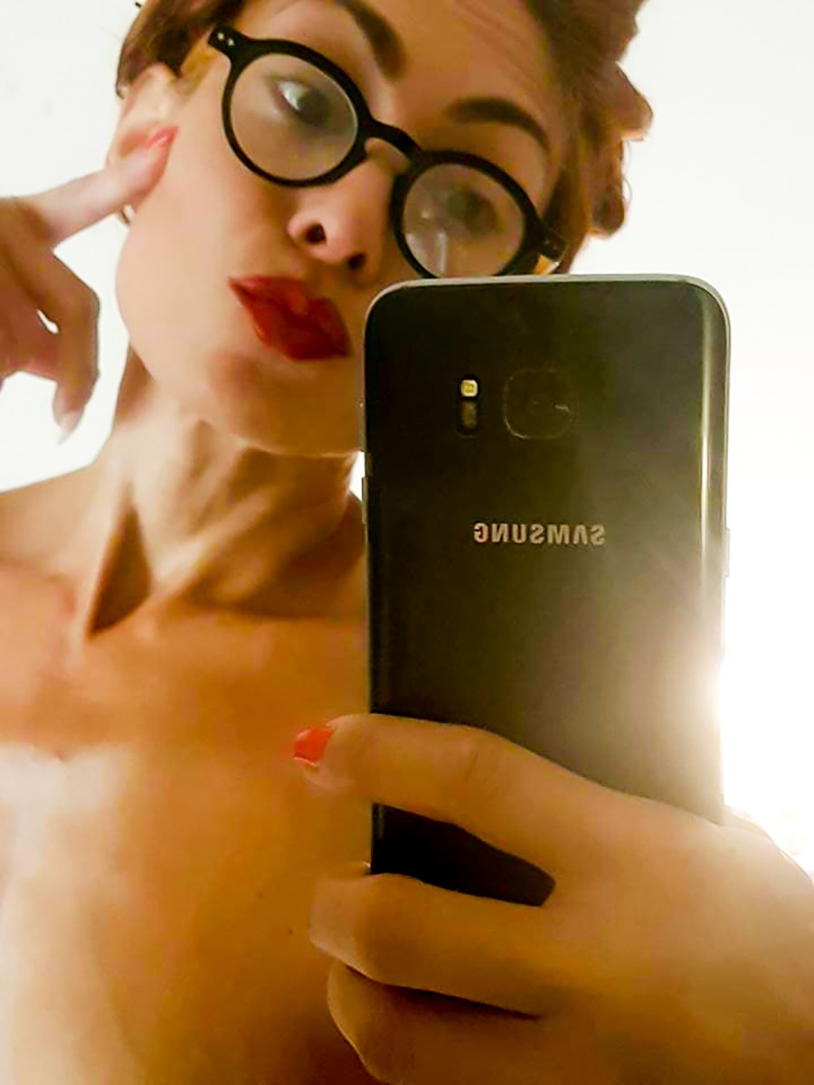 Vava Venezia Miss Selfie Self Portraits