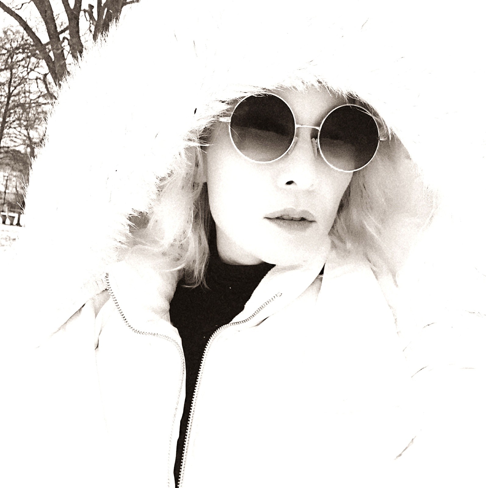 Vava Venezia Miss Selfie Self Portraits