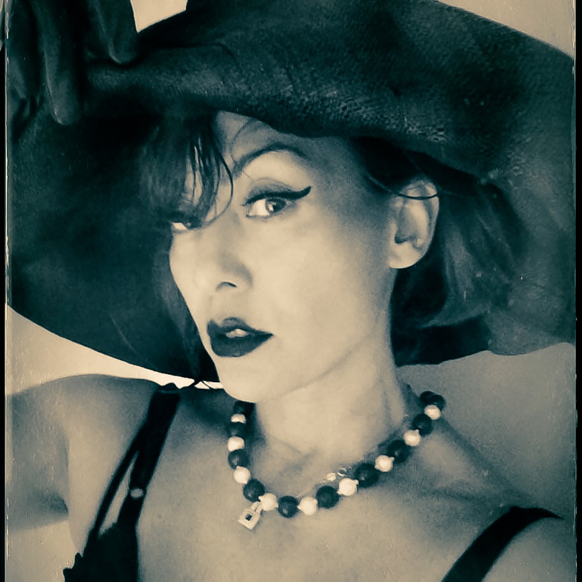 Vava Venezia Miss Selfie Self Portraits