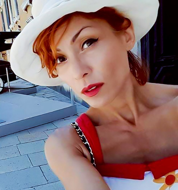 Vava Venezia Miss Selfie Self Portraits