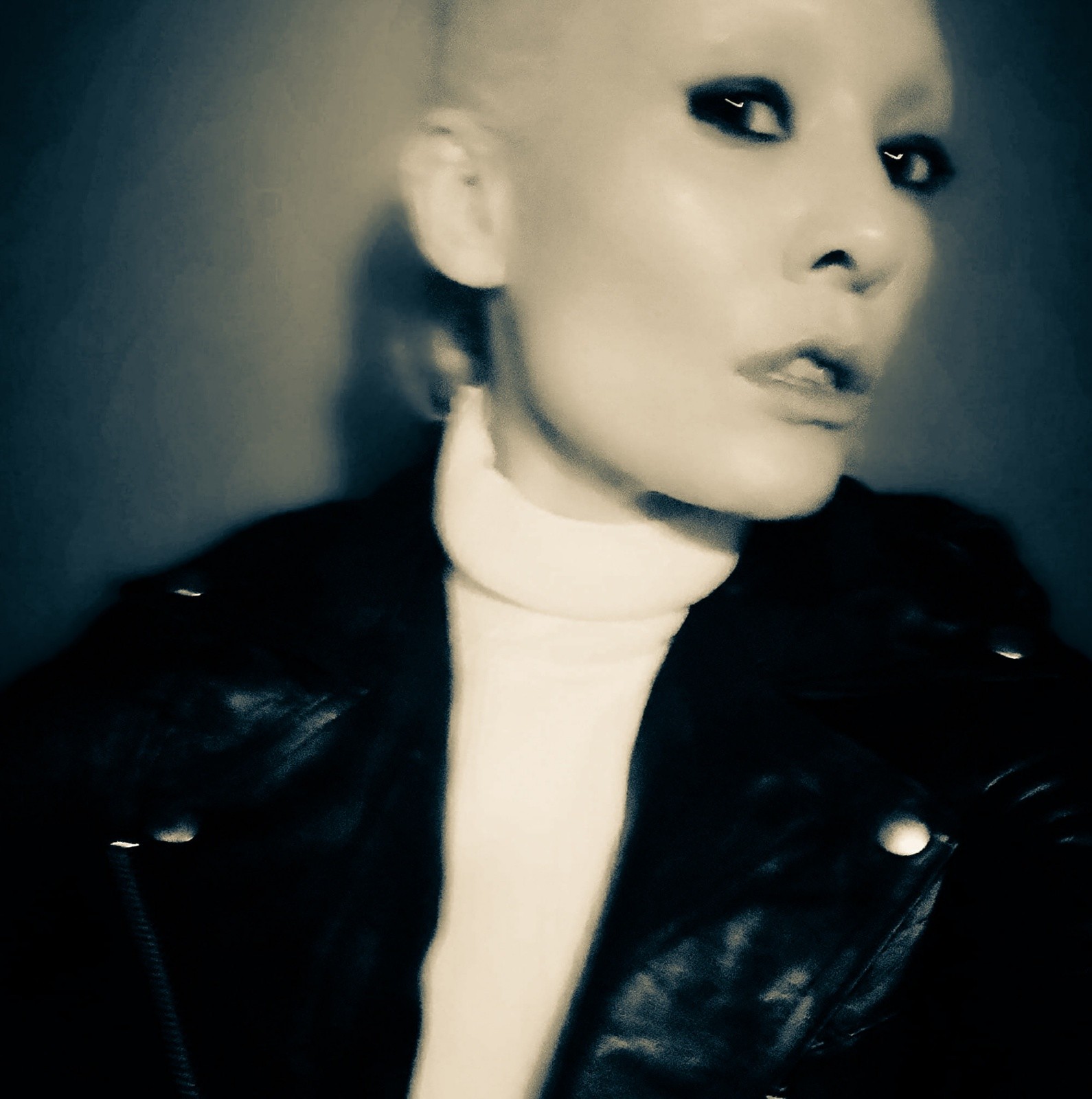 Vava Venezia Miss Selfie Self Portraits