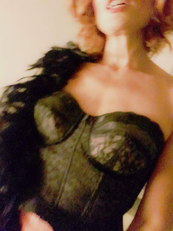Vava Venezia Miss Selfie Self Portraits