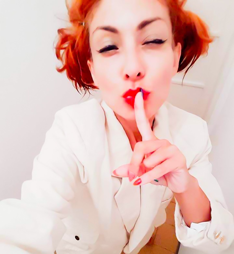 Vava Venezia Miss Selfie Self Portraits