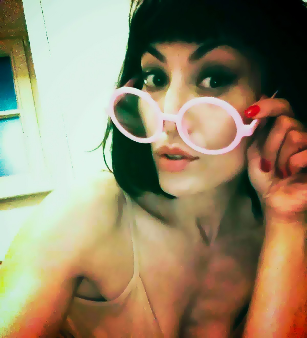 Vava Venezia Miss Selfie Self Portraits