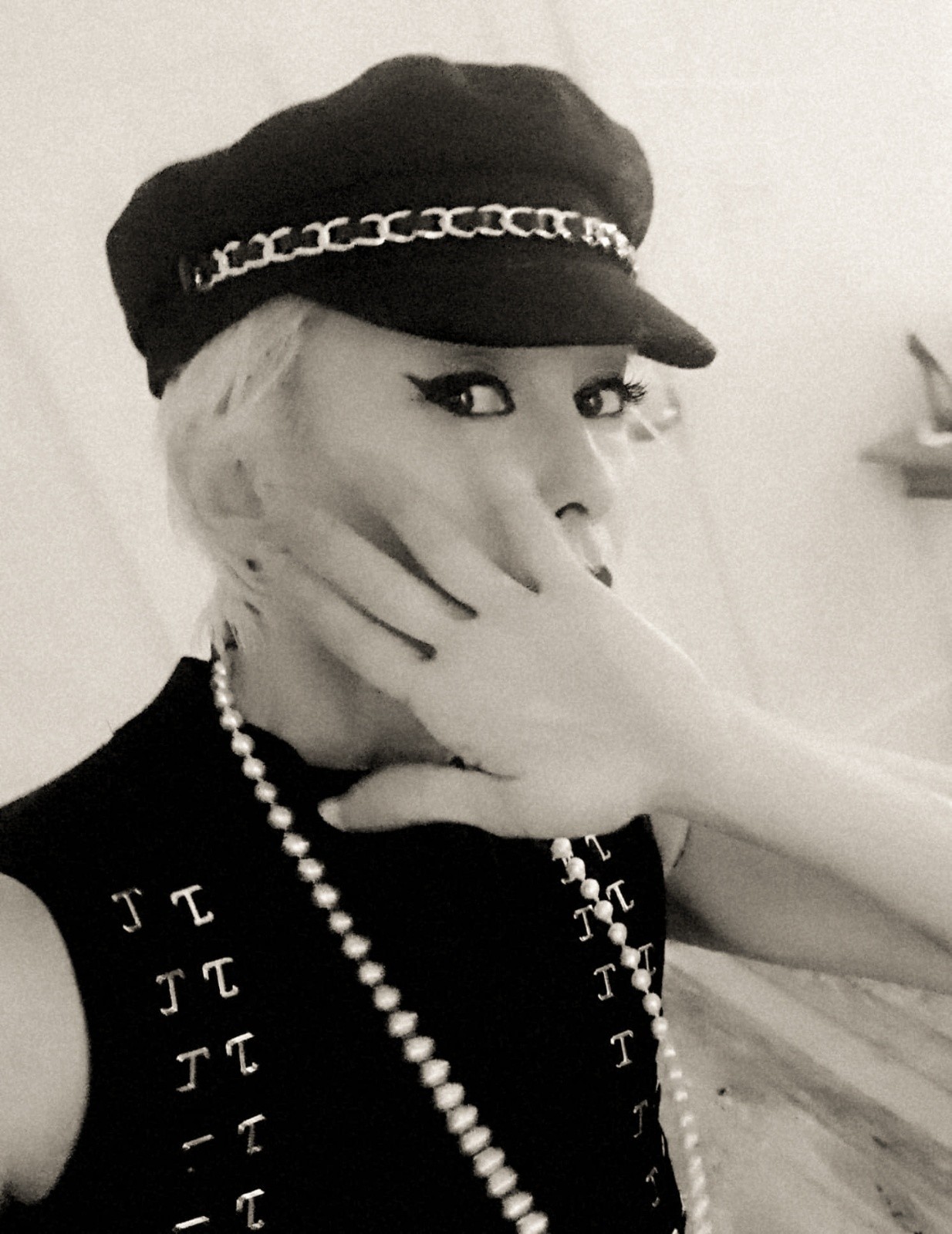 Vava Venezia Miss Selfie Self Portraits